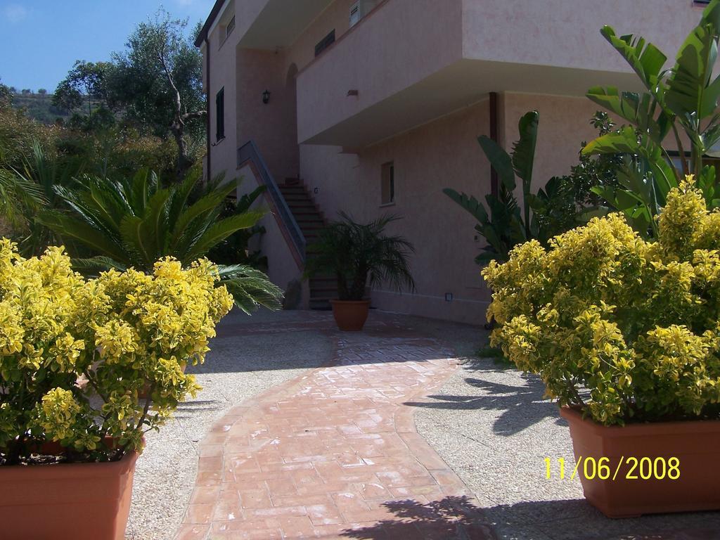 Residence Floritalia - Ricarica Auto Elettriche Santa Domenica  Δωμάτιο φωτογραφία